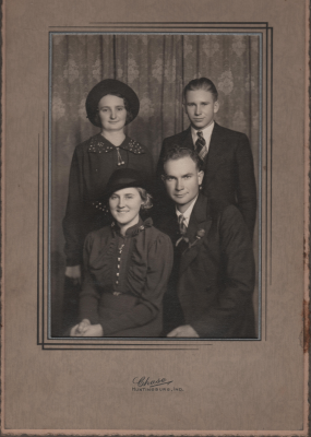 Waldo E. Brown Family 1
Photo from the collection of Waldo E. Brown, from Dale Indiana.

If you can help us identify any individuals in this collection or know of any living relatives that would be willing to help keep and preserve these images for future generations,  please use the Contact Form on this website, to let us know.
Keywords: Waldo Brown;Dale Indiana