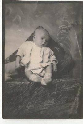 Studio Photo of Franklin T. WIke, Jr taken in Lebanon PA
Studio Photo of Franklin T. WIke, Jr taken in Lebanon PA
Keywords: newborn image of Franklin T. Wike, Jr