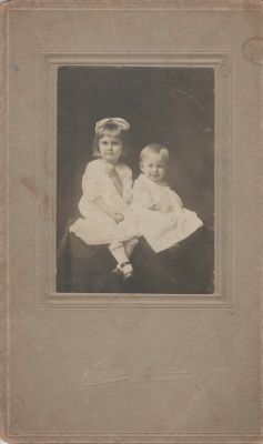 Photo of two unknown children, approximately three and one, from the Harrison and Waldo Brown collection from Spencer County and Dubois County area of Indiana.
Keywords: two unknown children;Harrison Brown;Waldo Brown;Spencer County Indiana;Dubois County Indiana