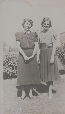 Unknown females from the Brown Family, possibly mother and daughter.
Photo of unknown women from the Harrison and Waldo Brown collection. It could be mother and daughter. May have come from Spencer County or Dubois County area of Indiana.
Keywords: Harrison Brown;Waldo Brown;Spencer County Indiana;Dubois County Indiana;Dale Indiana